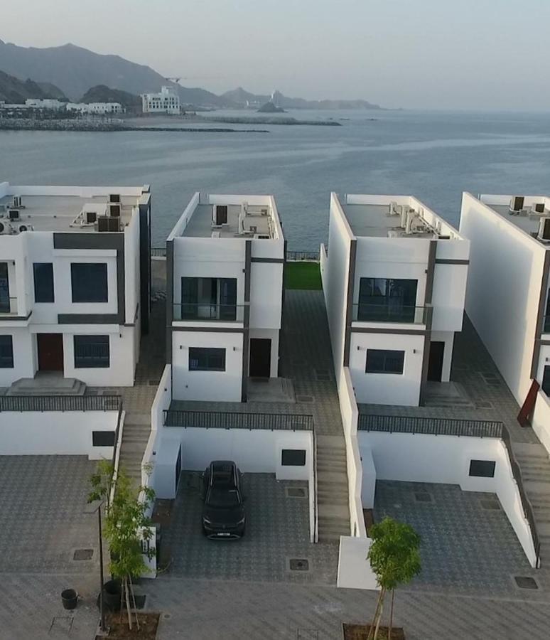 فيلة Al Dana Sea View *